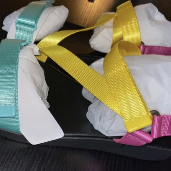 Sandals - Picture 10 of 12